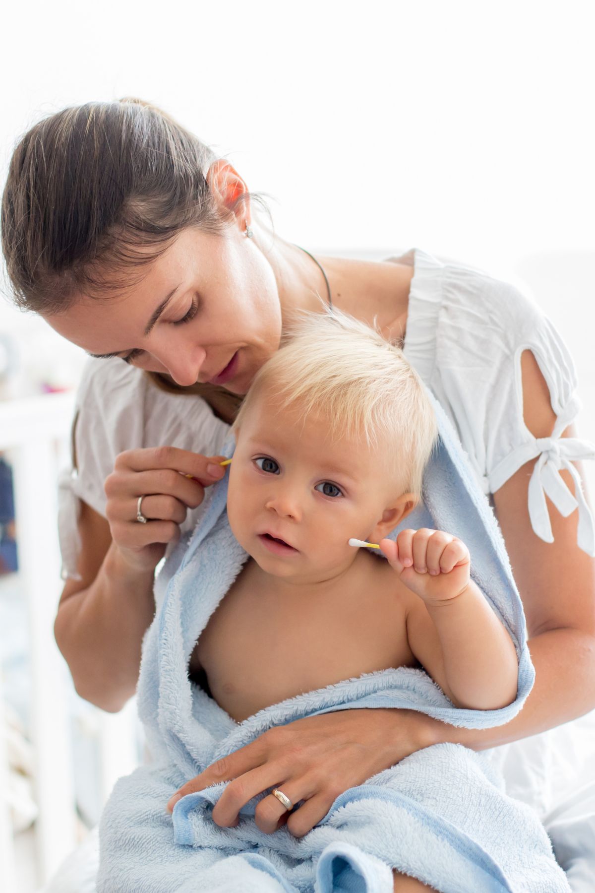 mom bathing baby 